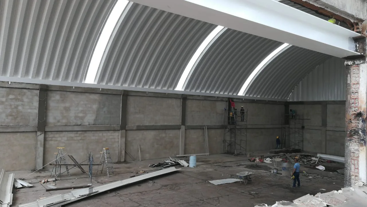 Construcción de cubierta metálica para bodega industrial en Cali